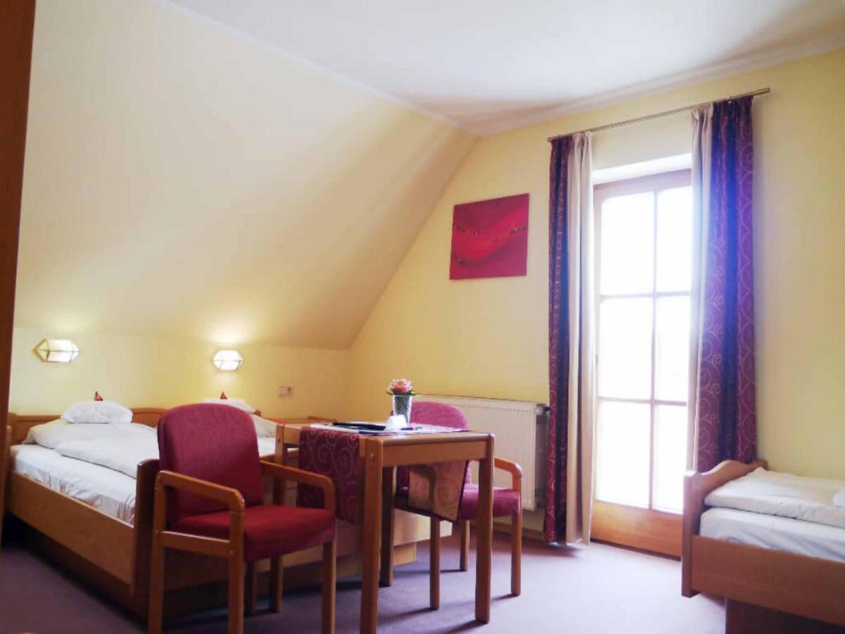 Da'Sporrer Hotel & Wirtshaus Neunburg vorm Wald Esterno foto